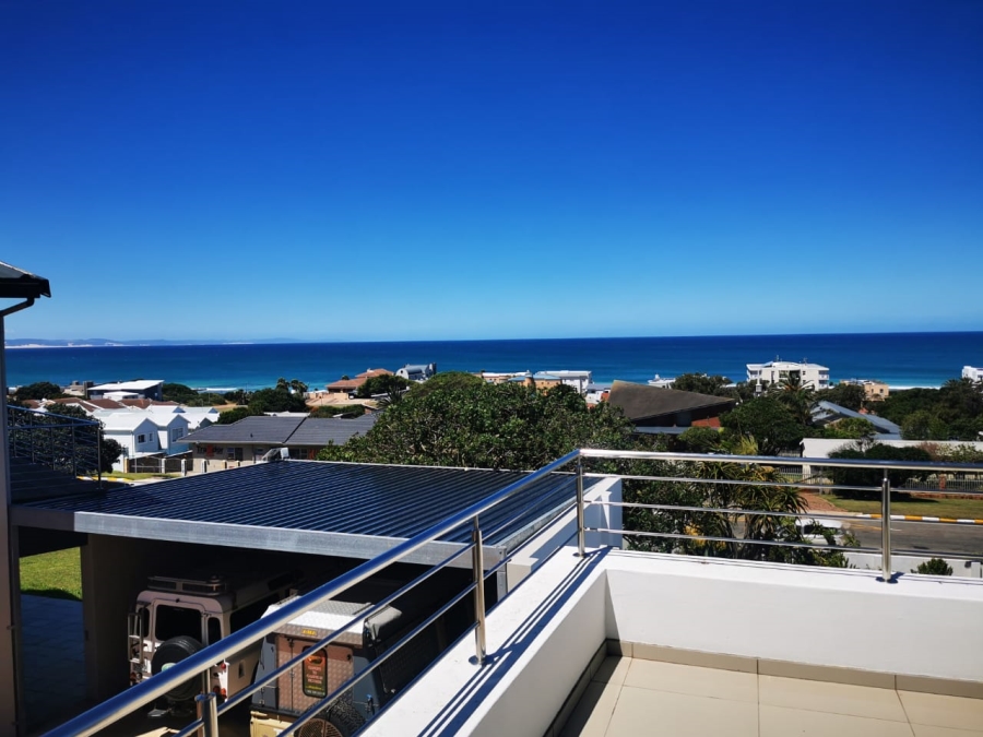 5 Bedroom Property for Sale in Jeffreys Bay Central Eastern Cape